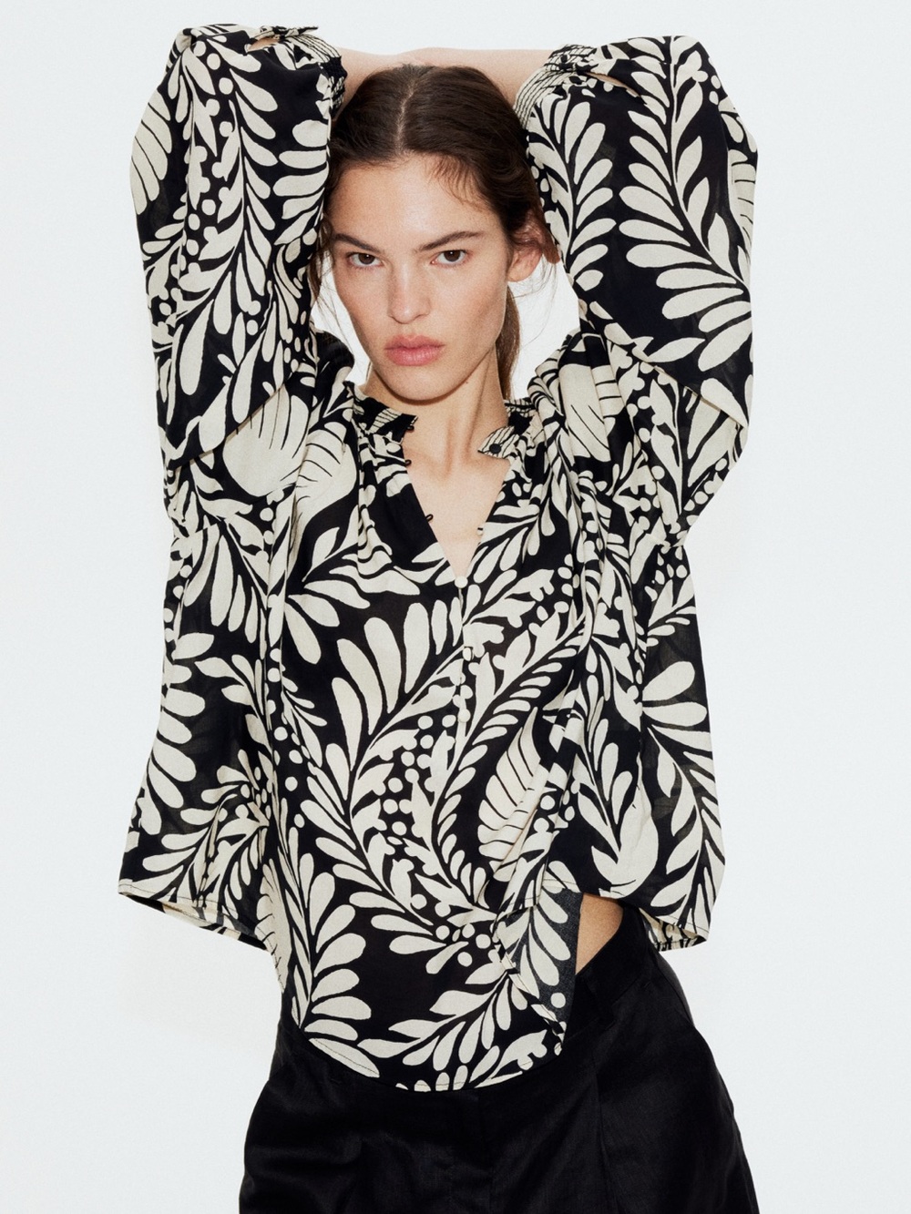 H&M BAND-COLLAR BLOUSE Black Pattern Paisley - Picture 2 of 4